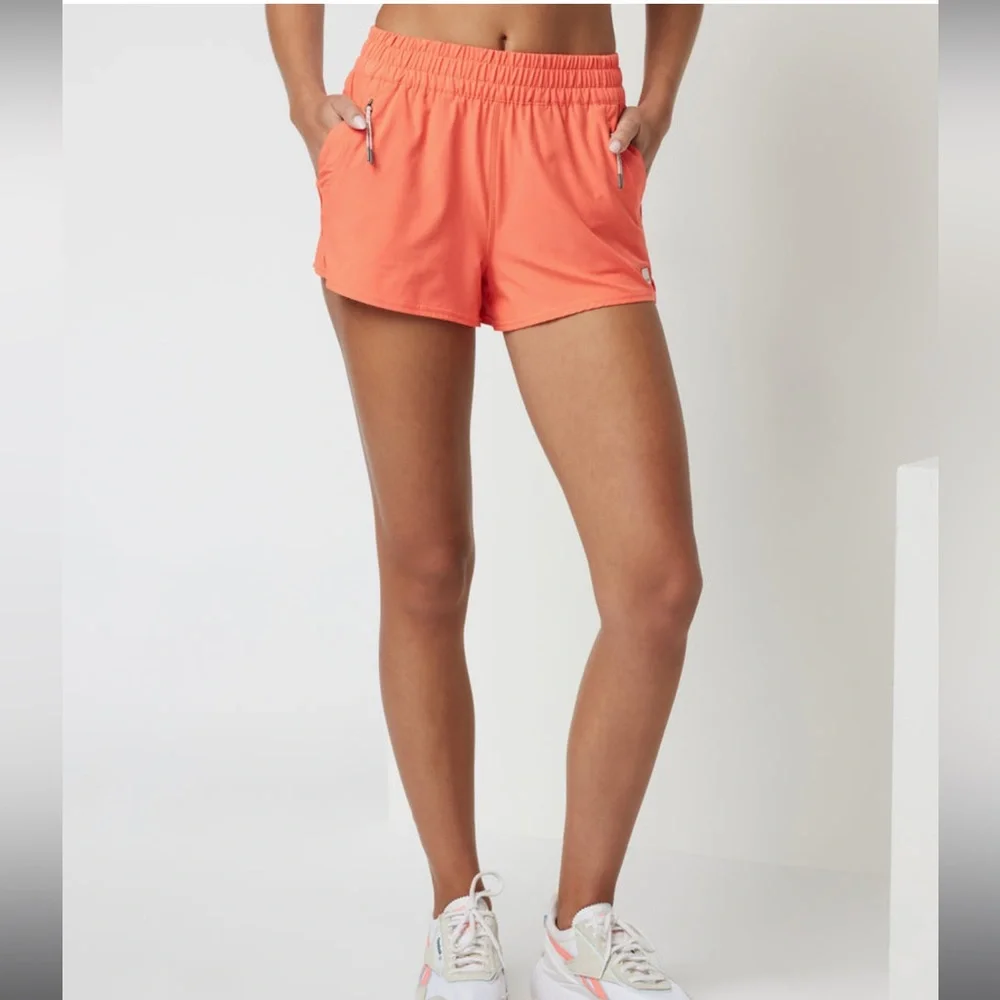 Vuori dash shorts size xsmall color pomelo NWT - Picture 1 of 4